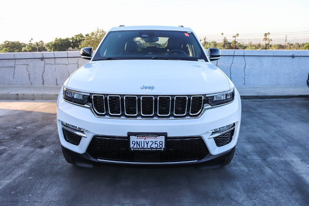 Used 2024 Jeep Grand Cherokee Limited RWD image 3