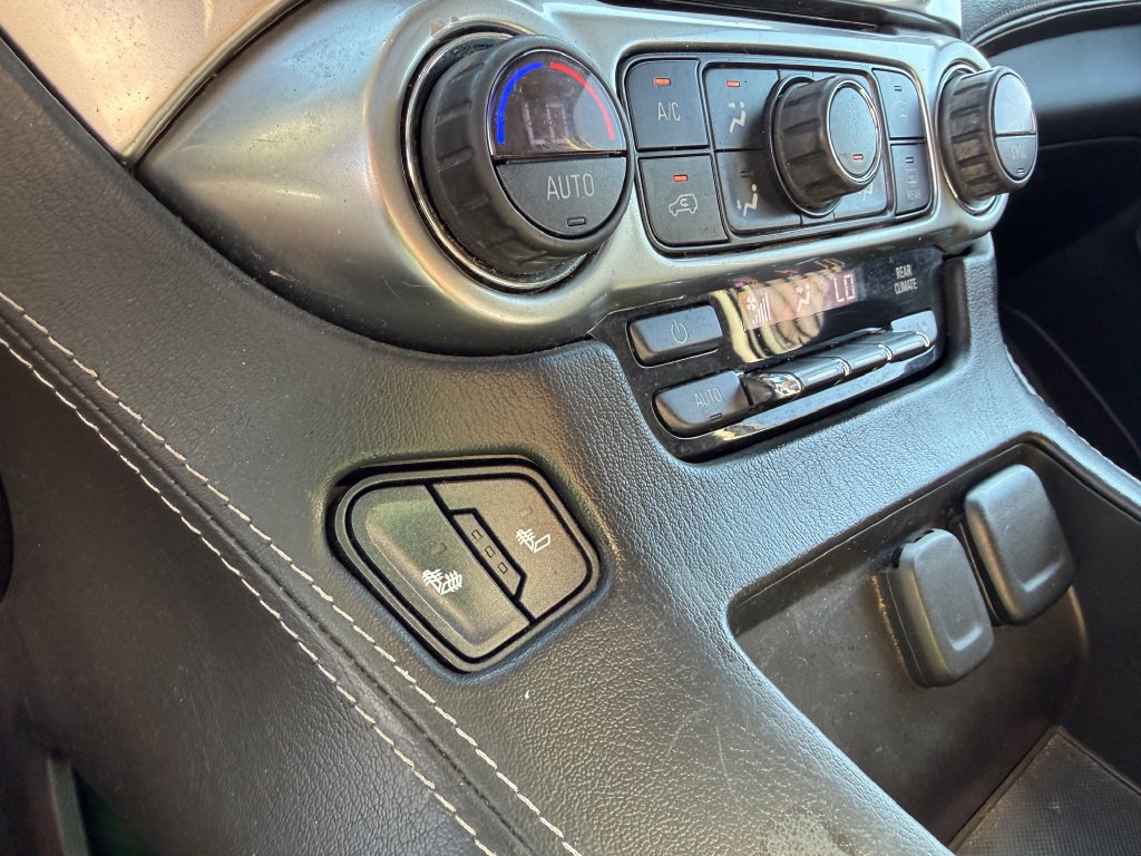 Used 2018 Chevrolet Suburban LT AWD/4WD image 38