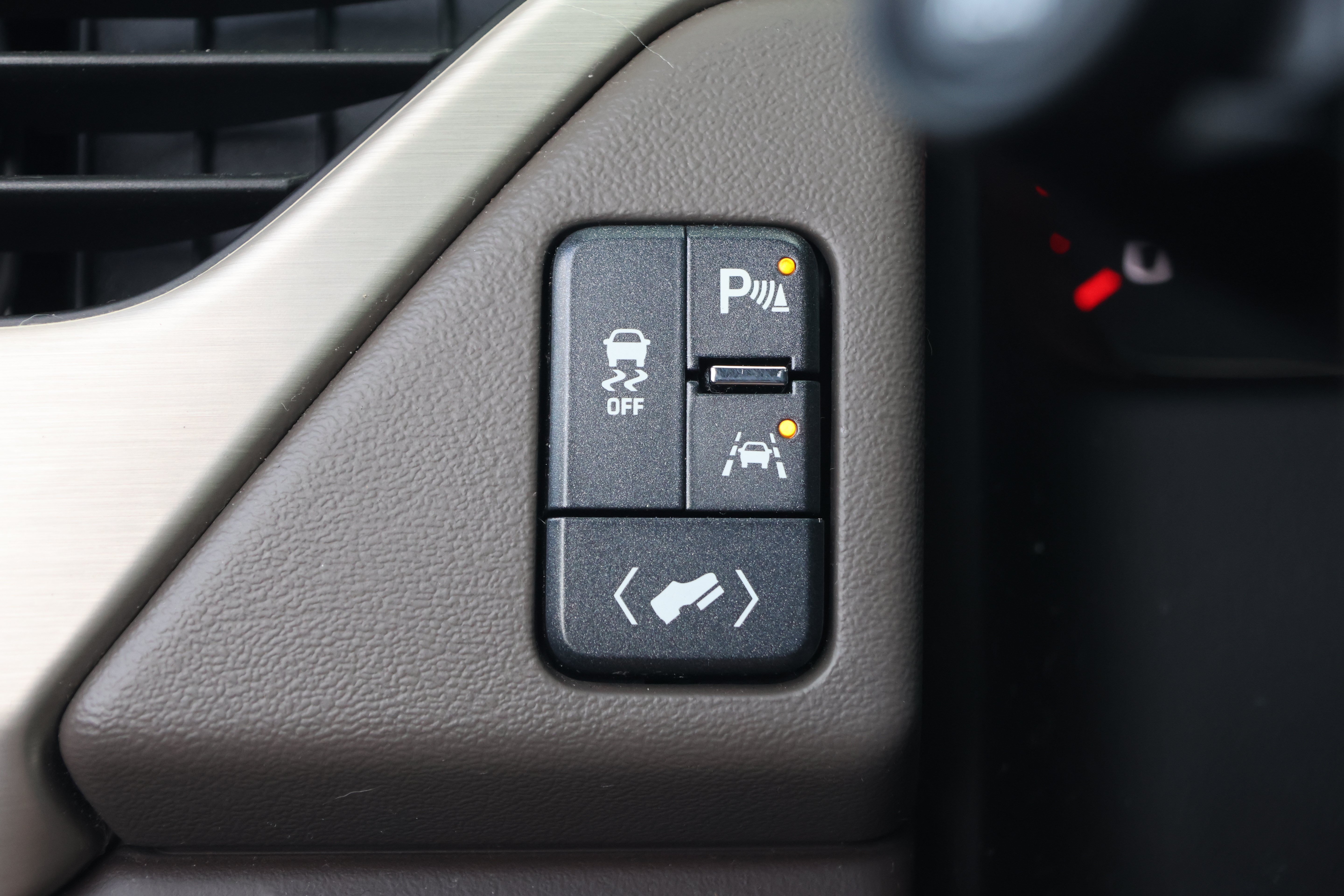 Used 2016 GMC Yukon Denali w/ Open Road Package RWD image 16