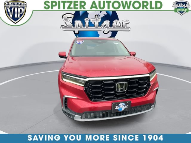 Used 2025 Honda Pilot Touring image 3