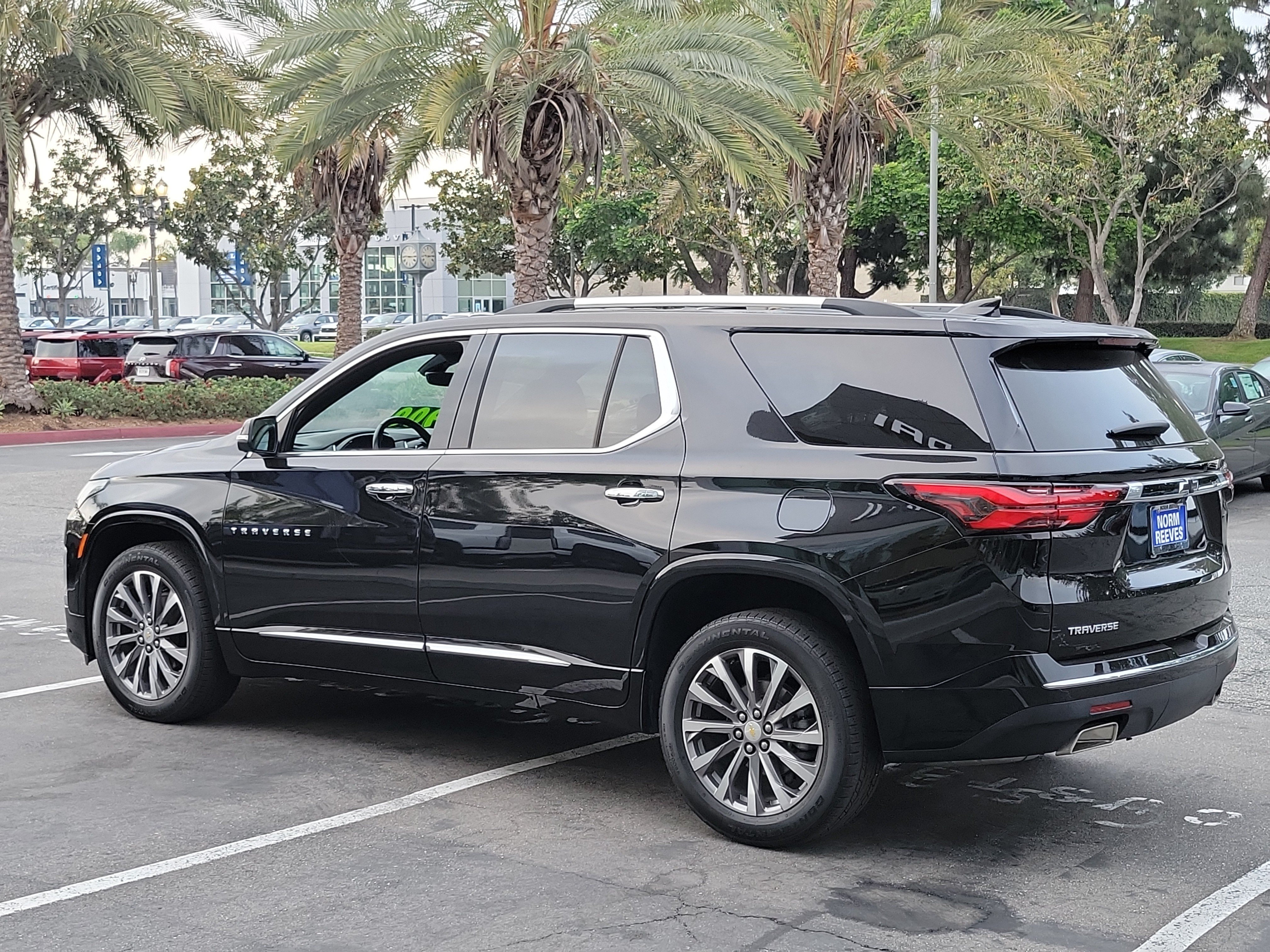 Used 2023 Chevrolet Traverse Premier FWD image 32