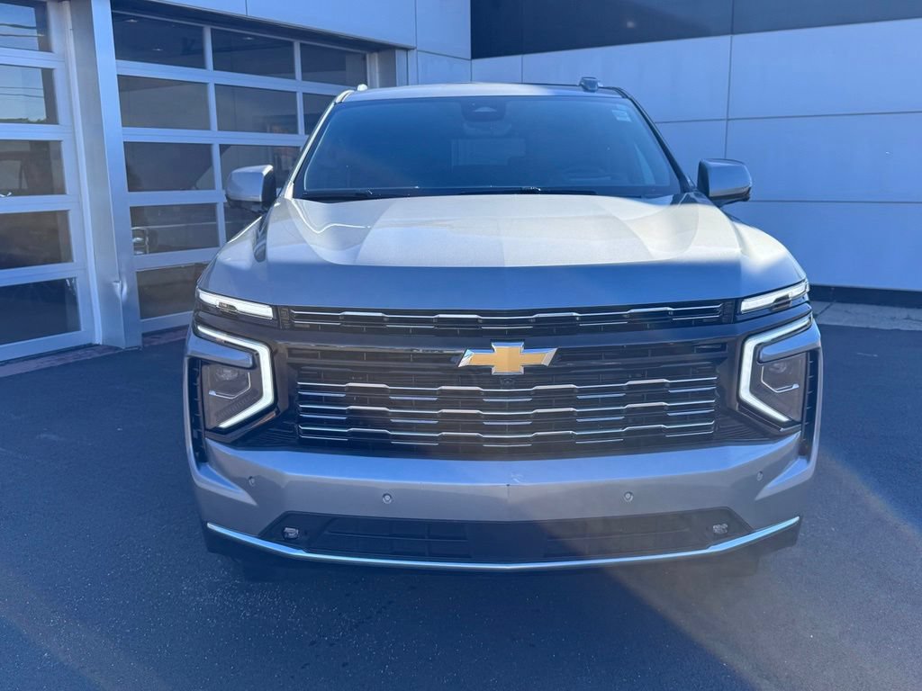 Used 2025 Chevrolet Suburban High Country AWD/4WD image 10