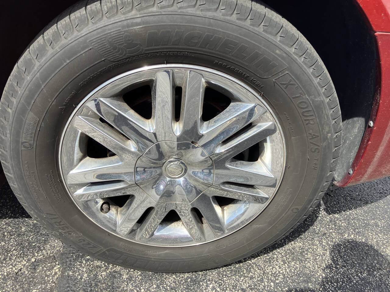 Used 2009 Chrysler Town & Country Limited w/ Entertainment Group #3 FWD image 28