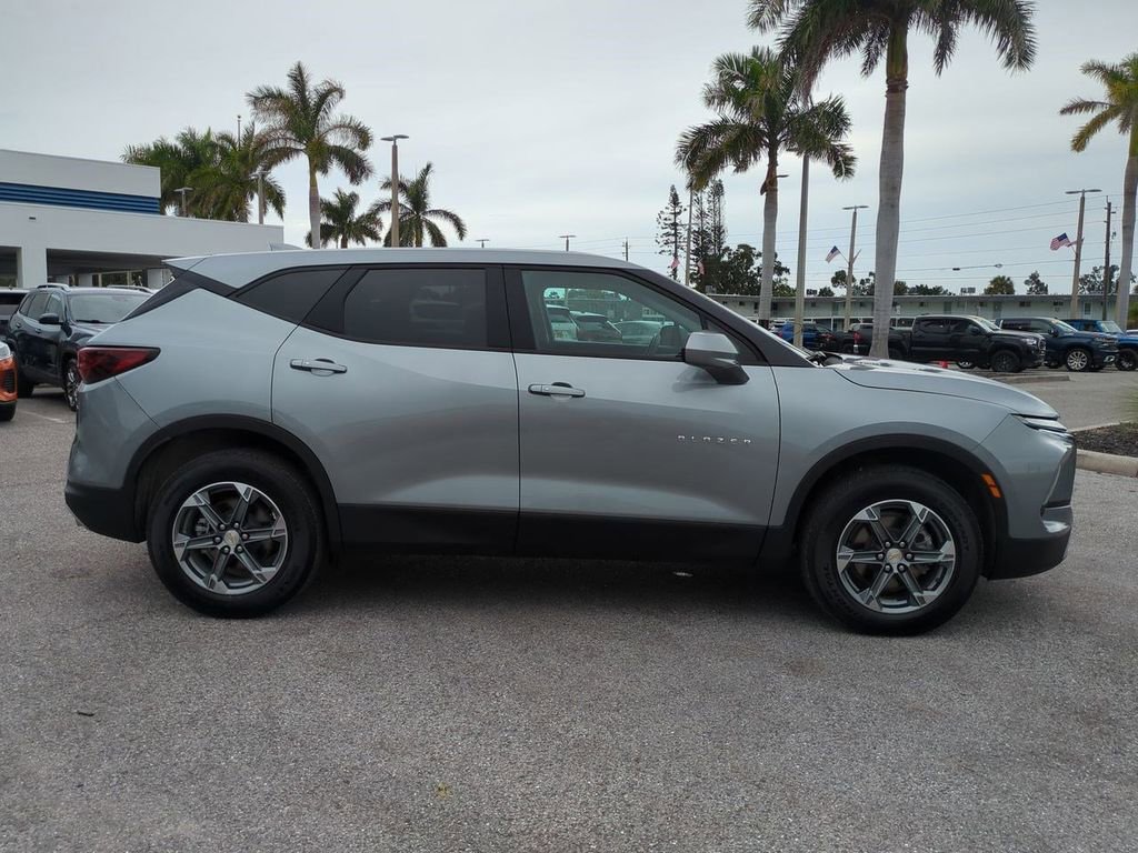 Used 2025 Chevrolet Blazer LT image 4