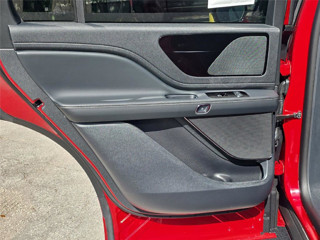 New 2026 Lincoln Aviator 2WD w/ Jet Appearance Package image 9