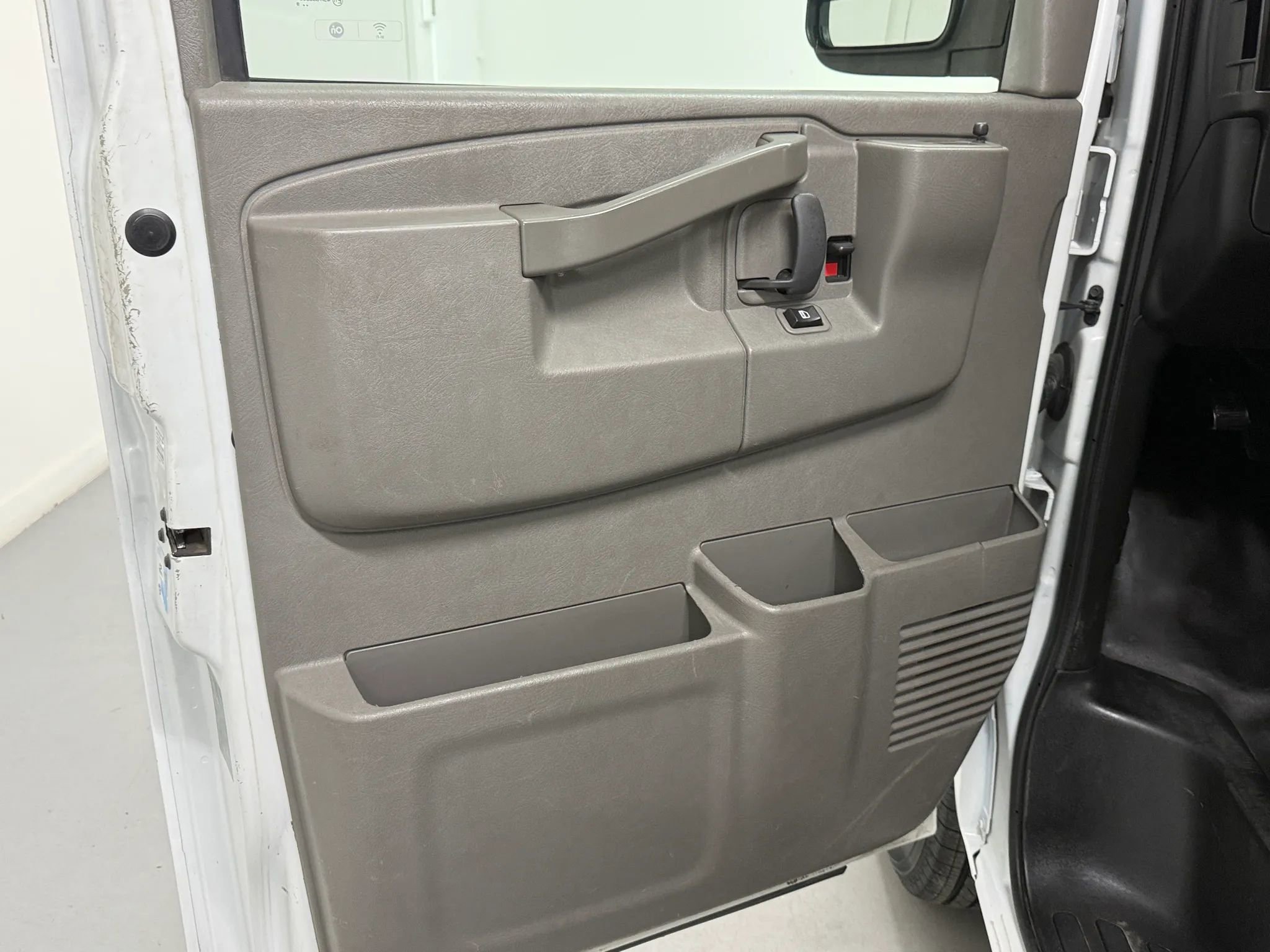Used 2019 Chevrolet Express 3500 LS image 20