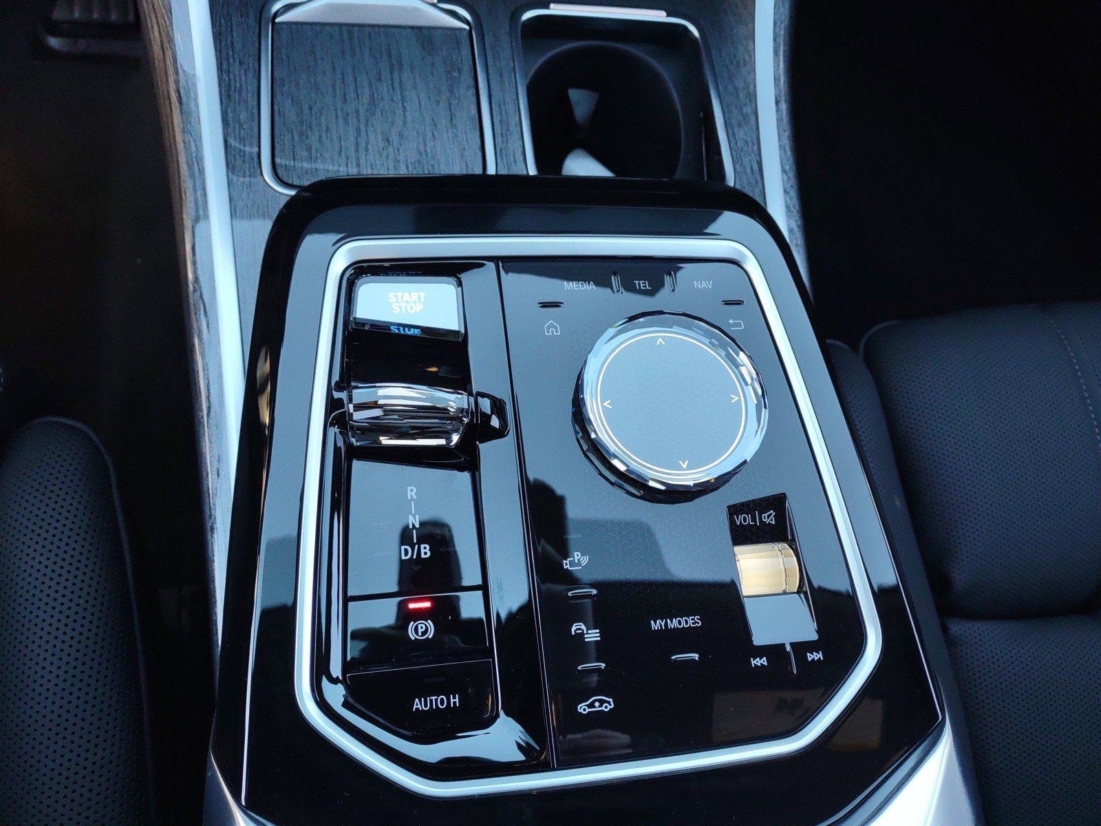 Used 2024 BMW i7 eDrive50 image 23