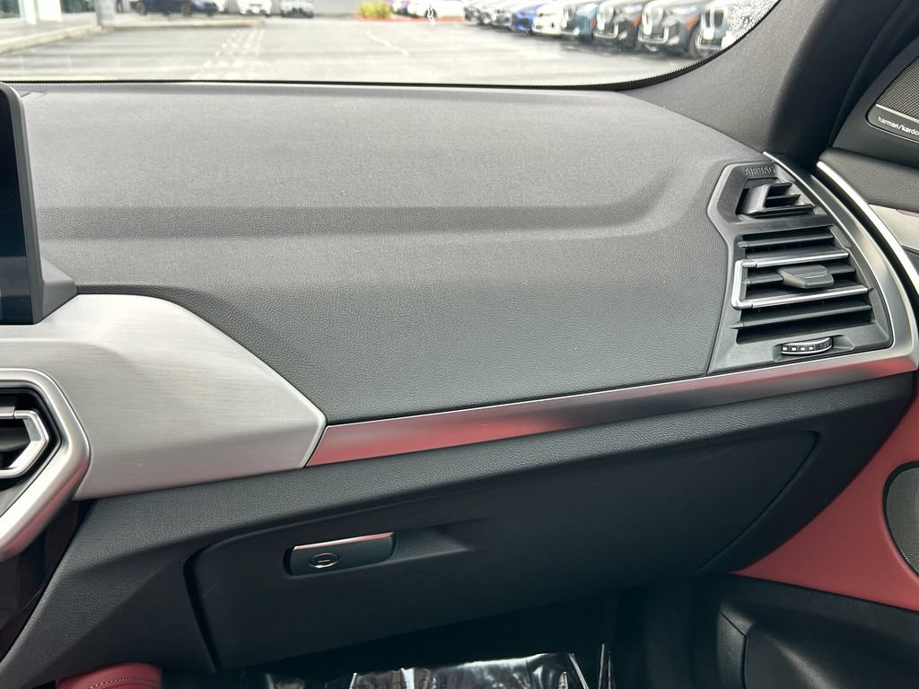 Used 2025 BMW X4 xDrive30i w/ M Sport Package AWD/4WD image 25