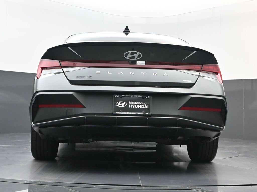 Certified 2025 Hyundai Elantra SEL image 17