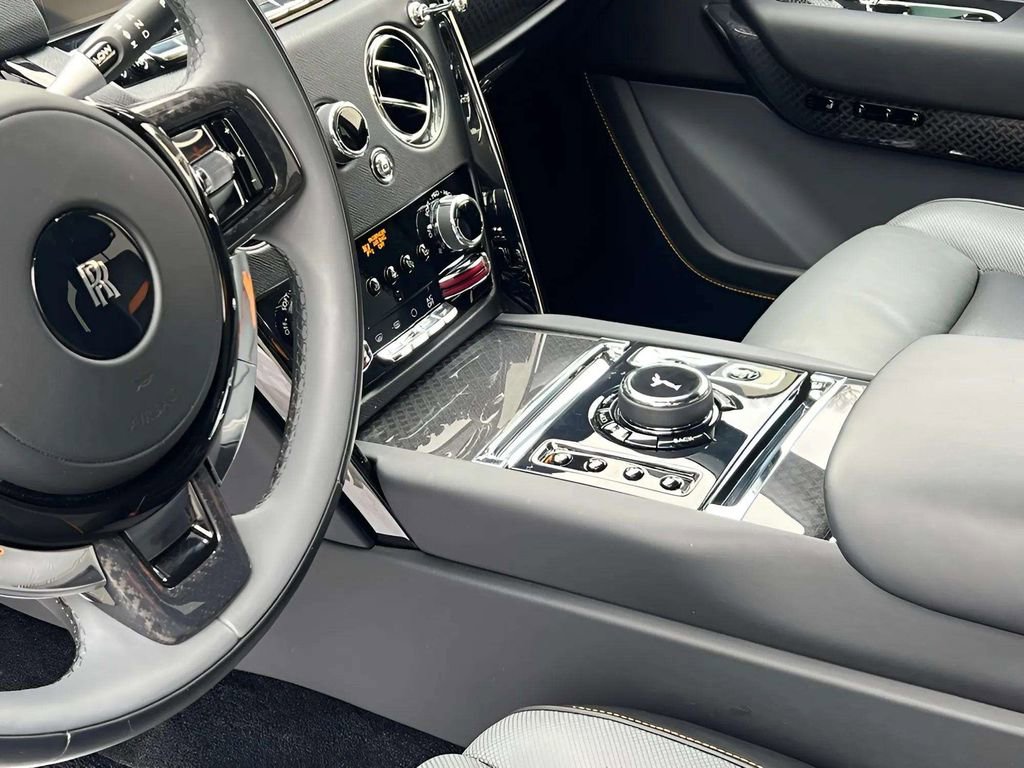 Used 2024 Rolls-Royce Cullinan Black Badge image 14