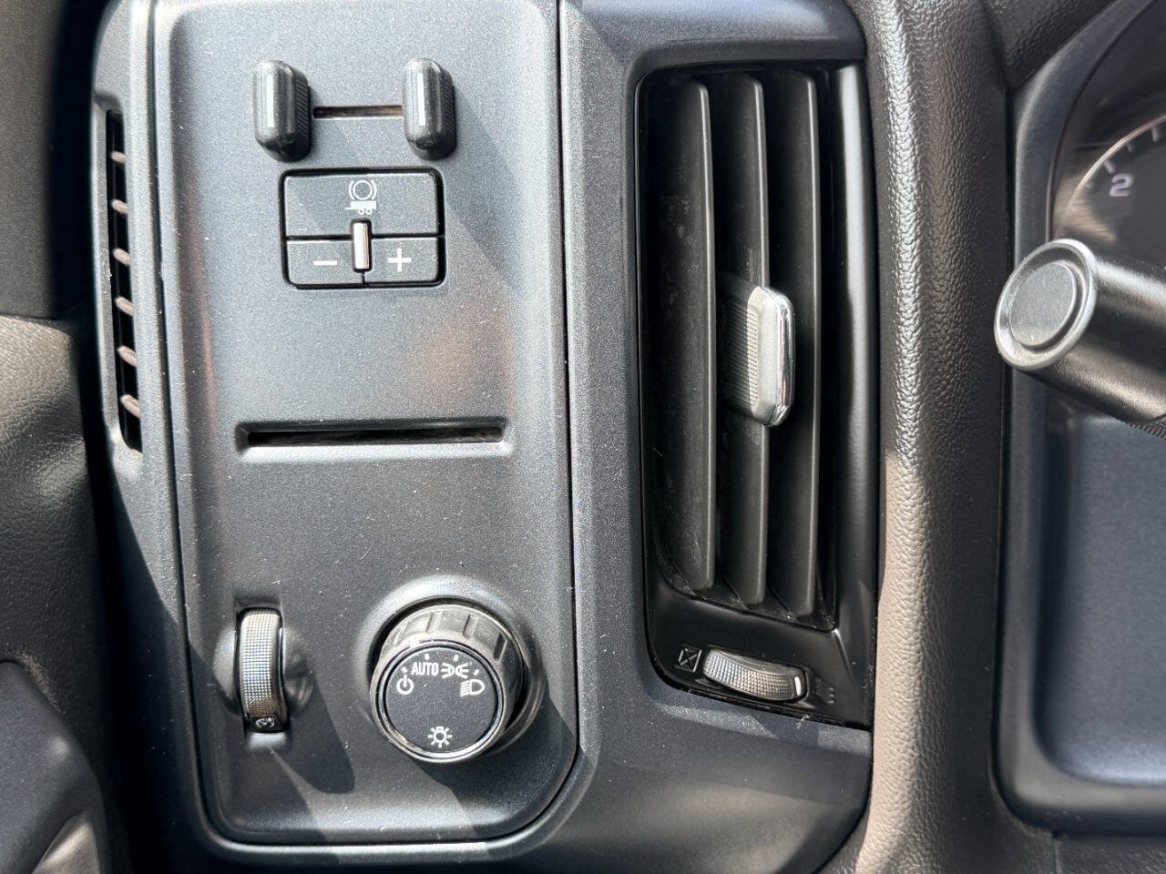 Used 2019 Chevrolet Silverado 2500 W/T AWD/4WD image 33