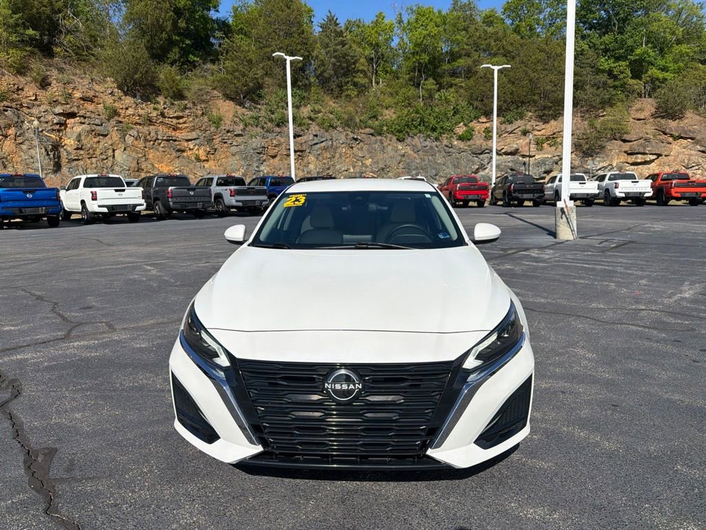 Used 2023 Nissan Altima 2.5 SV FWD image 2
