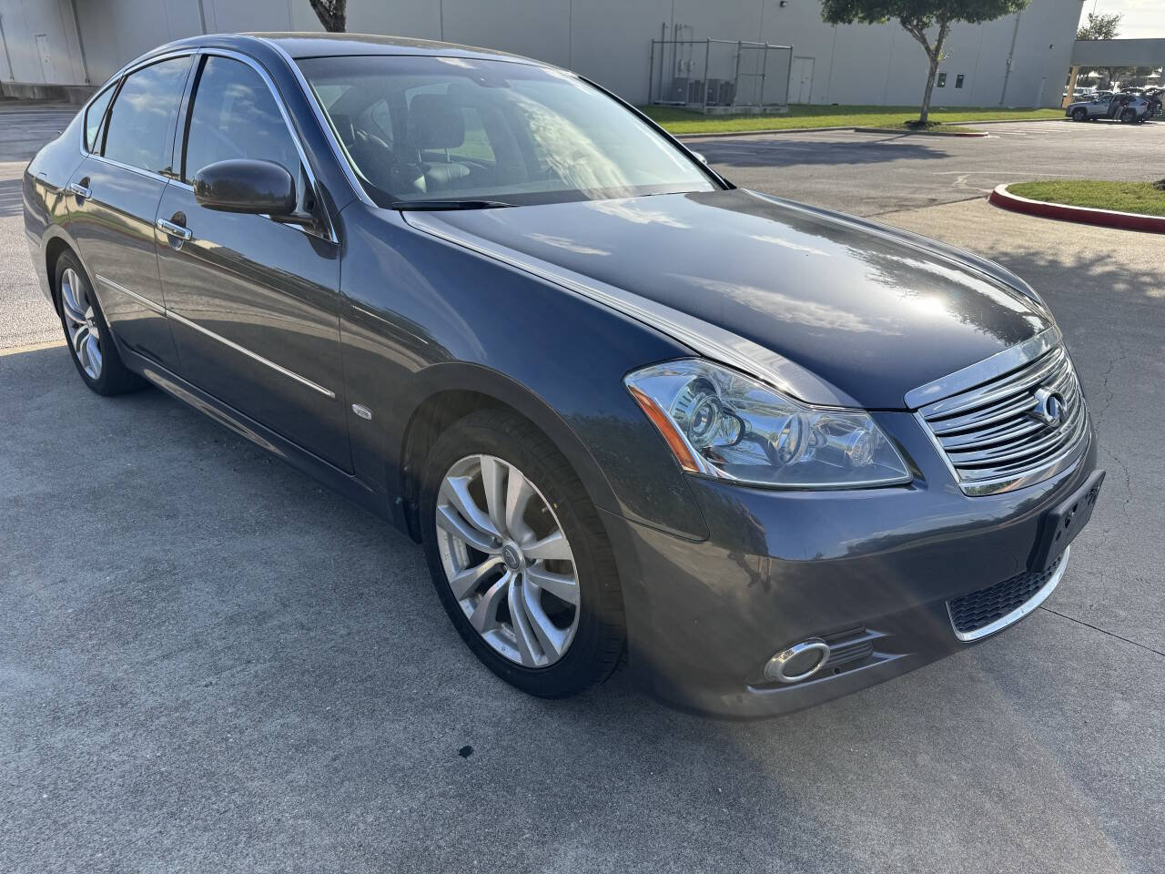 Used 2010 INFINITI M35 w/ Technology Pkg RWD image 3