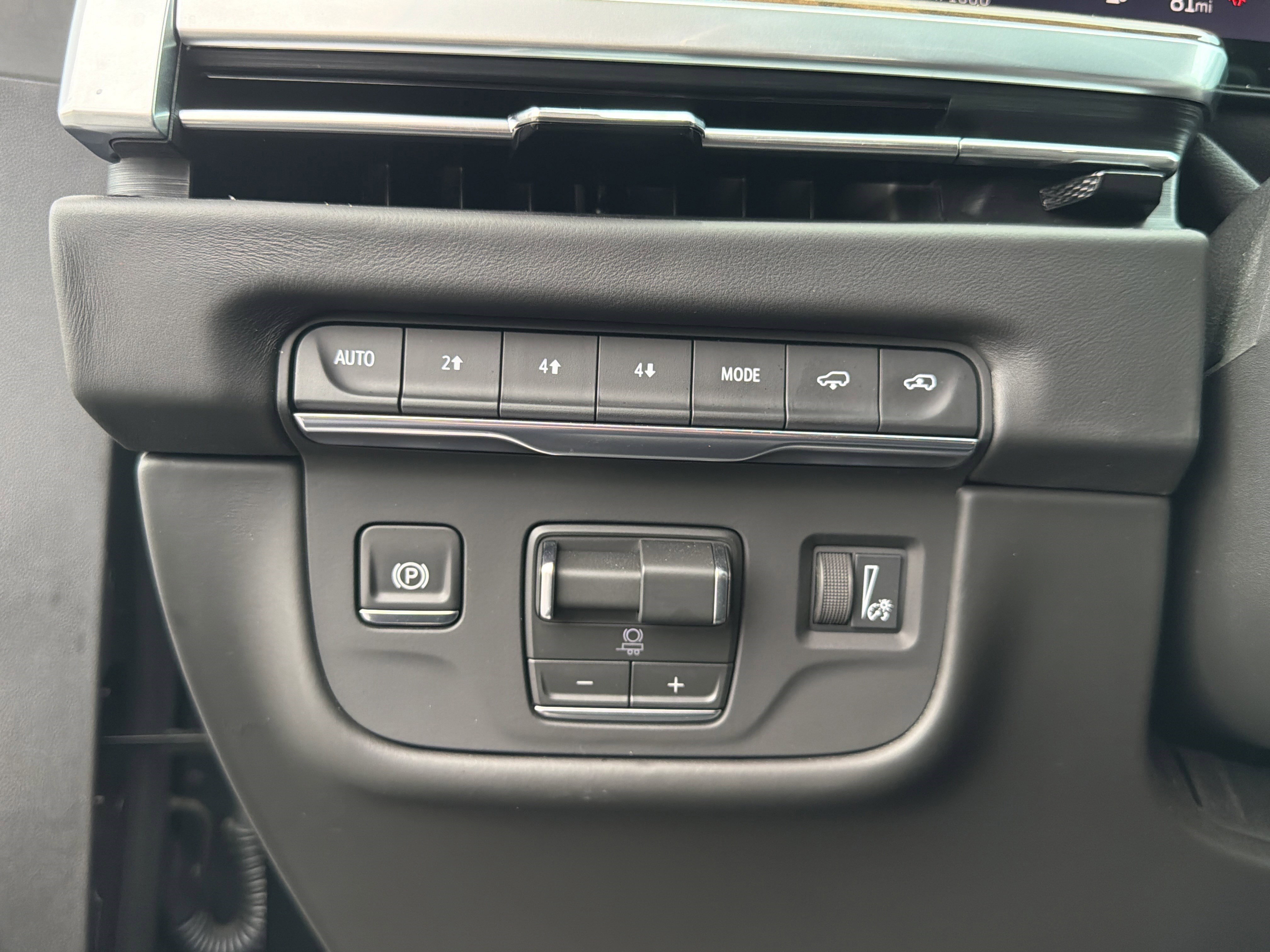 Used 2026 Cadillac Escalade Platinum Sport w/ LPO, Floor Liner Package AWD/4WD image 29
