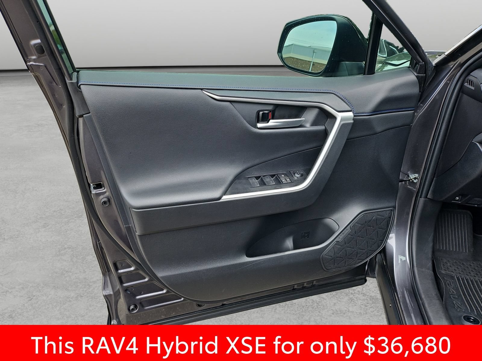 Used 2024 Toyota RAV4 XSE AWD/4WD image 34