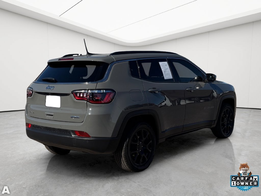 Certified 2023 Jeep Compass Latitude w/ Sun and Sound Group AWD/4WD image 9