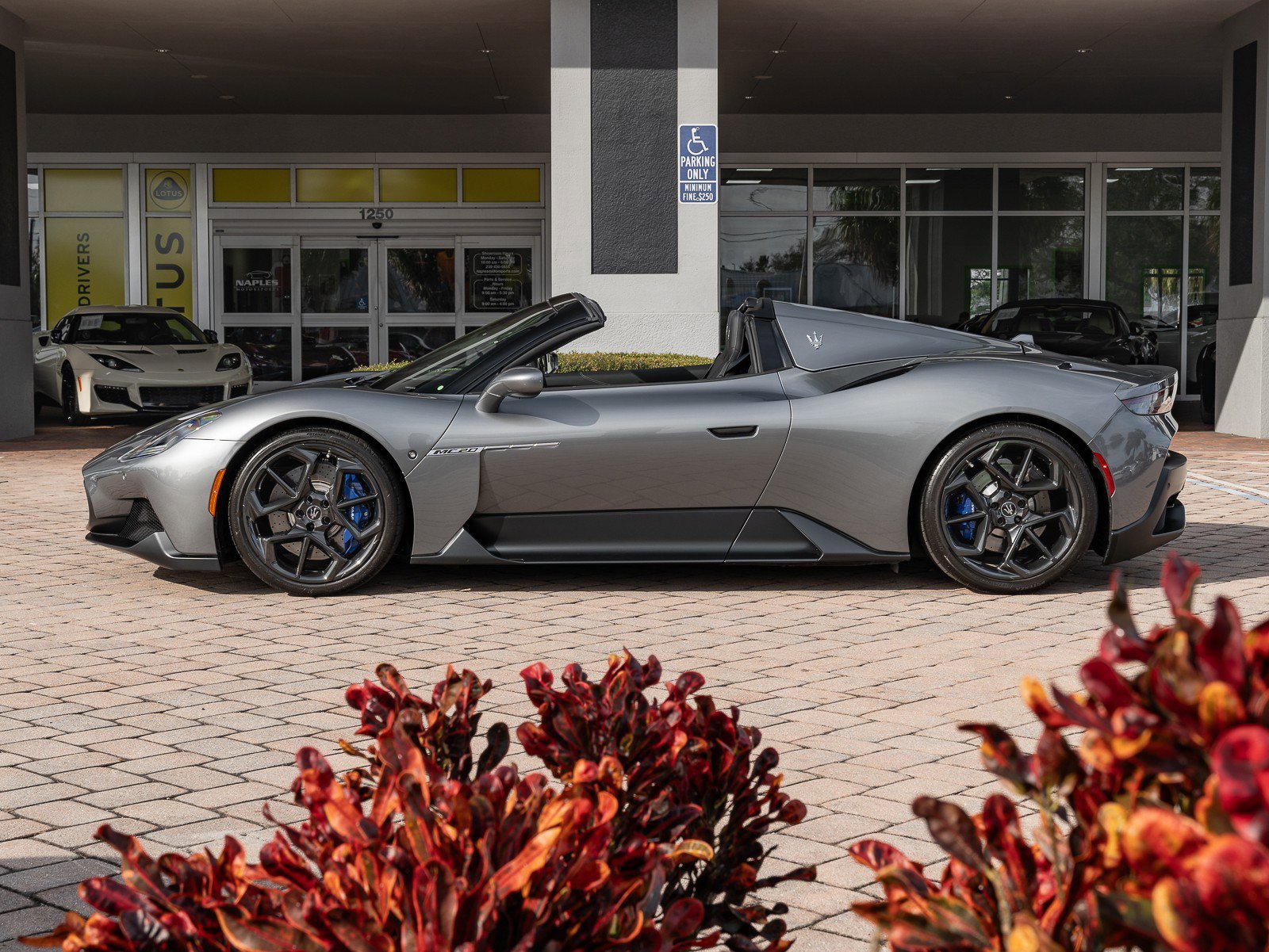 Used 2023 Maserati MC20 Spyder image 7