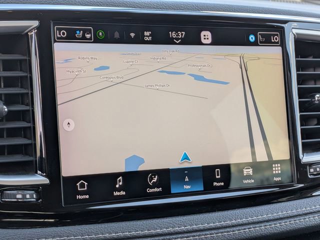 Used 2023 Chrysler Pacifica Limited FWD image 25