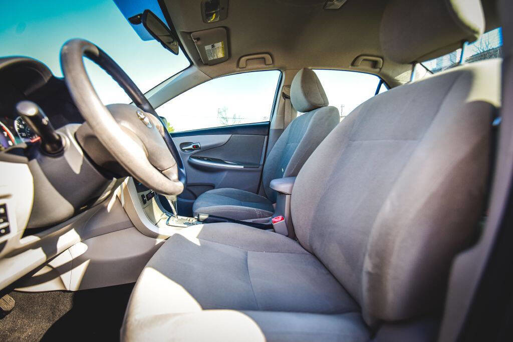 Used 2011 Toyota Corolla LE image 7