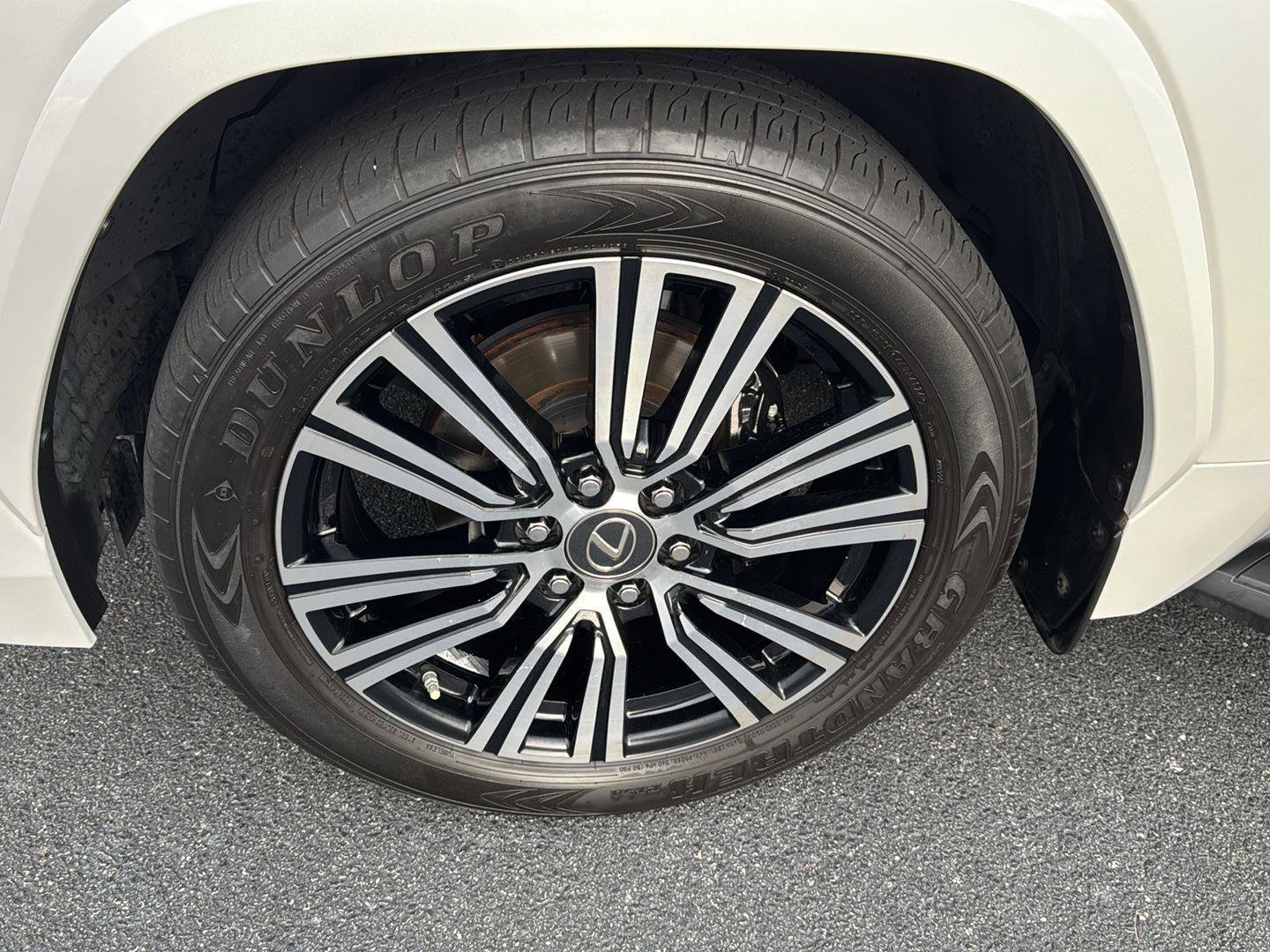 Used 2023 Lexus LX 600 4WD w/ Luxury Package image 33