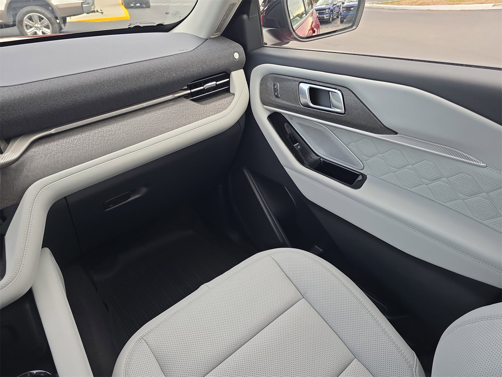New 2026 Ford Explorer Platinum w/ LUX Leather Package image 11