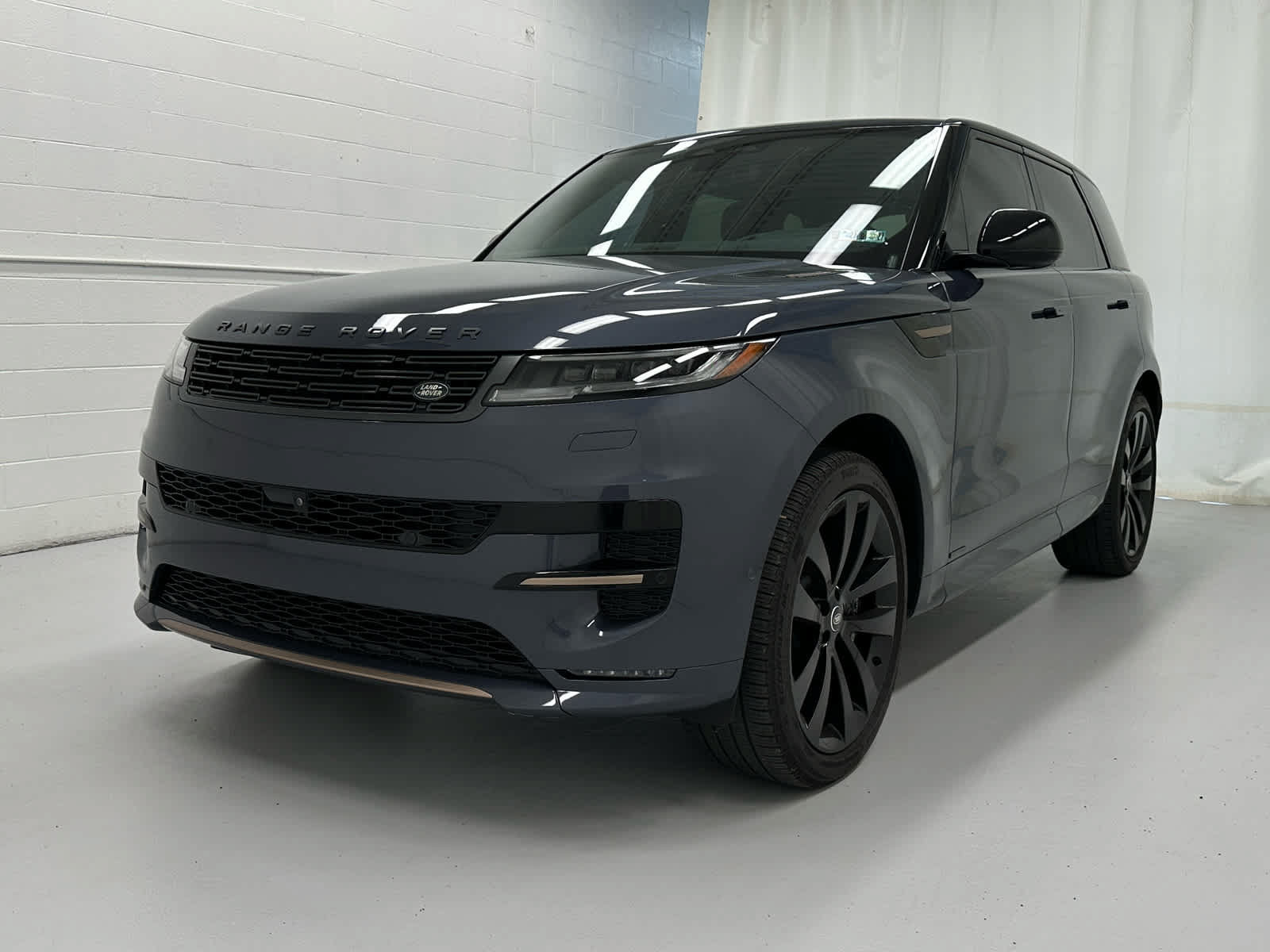 Used 2025 Land Rover Range Rover Sport Autobiography AWD/4WD image 4