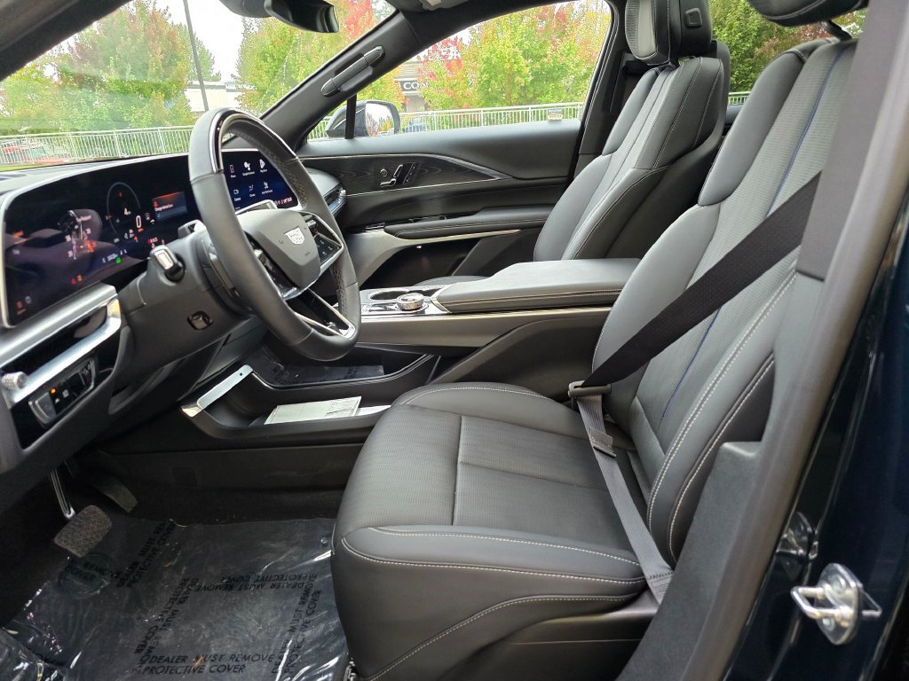 Certified 2024 Cadillac Lyriq Luxury AWD/4WD image 20