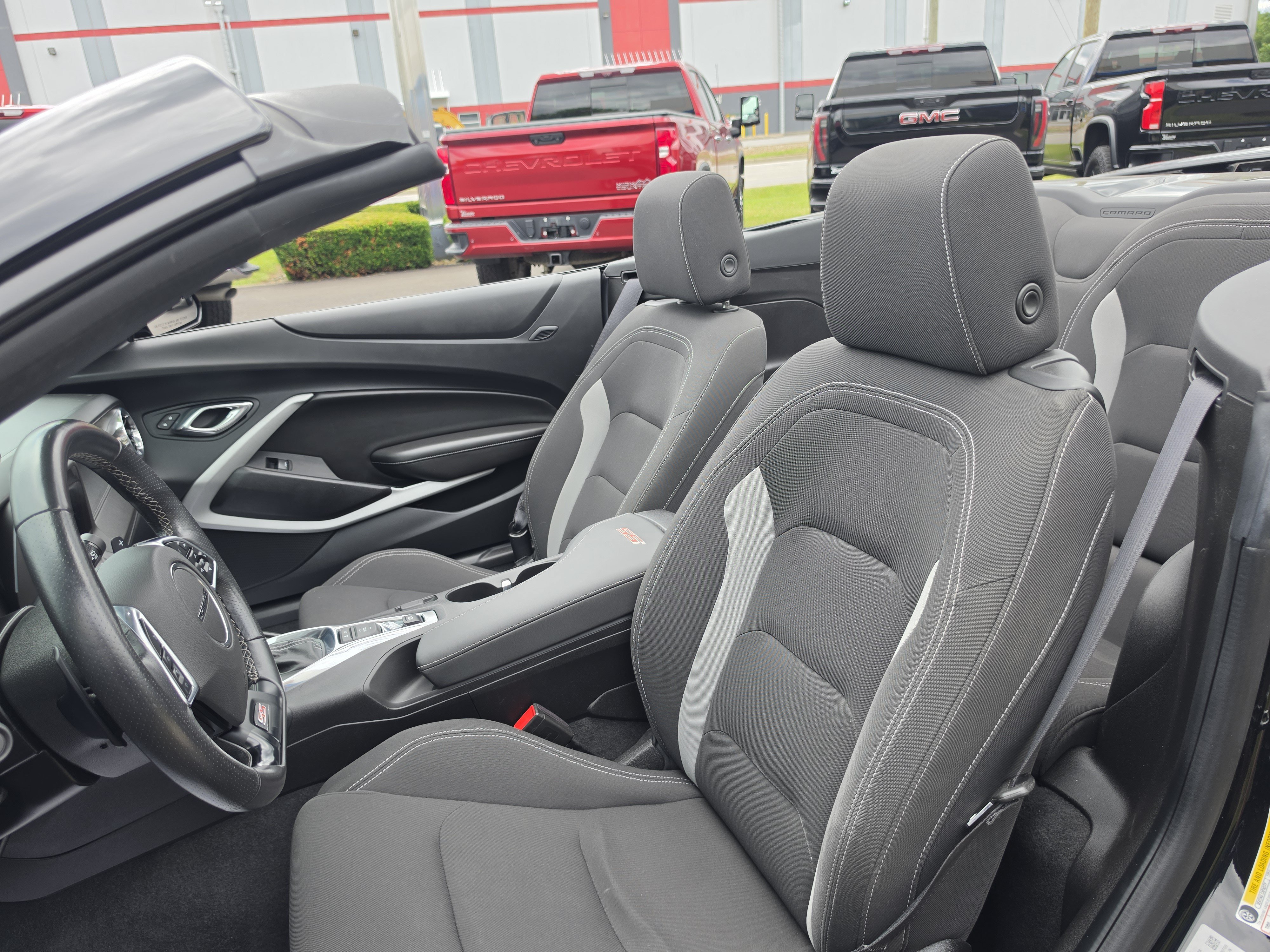 Used 2018 Chevrolet Camaro SS RWD image 15