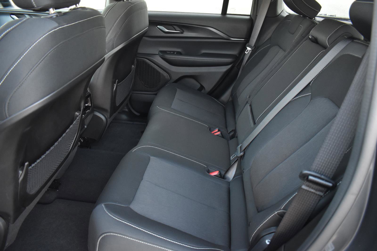 Used 2024 Jeep Grand Cherokee Laredo w/ Trailer Tow Package image 43