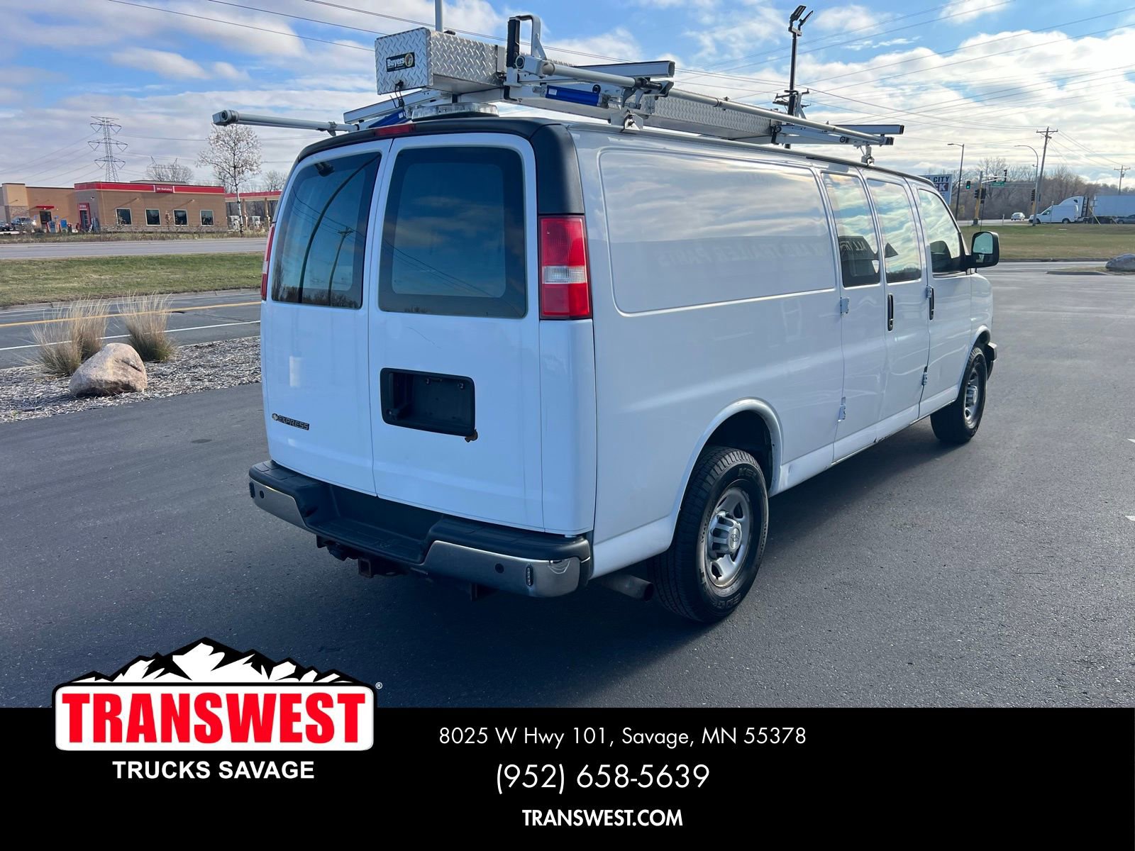 Used 2018 Chevrolet Express 3500 Extended w/ Driver Convenience Package RWD image 7