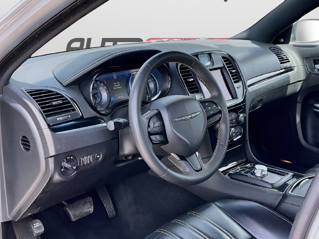 Used 2023 Chrysler 300 S RWD image 9
