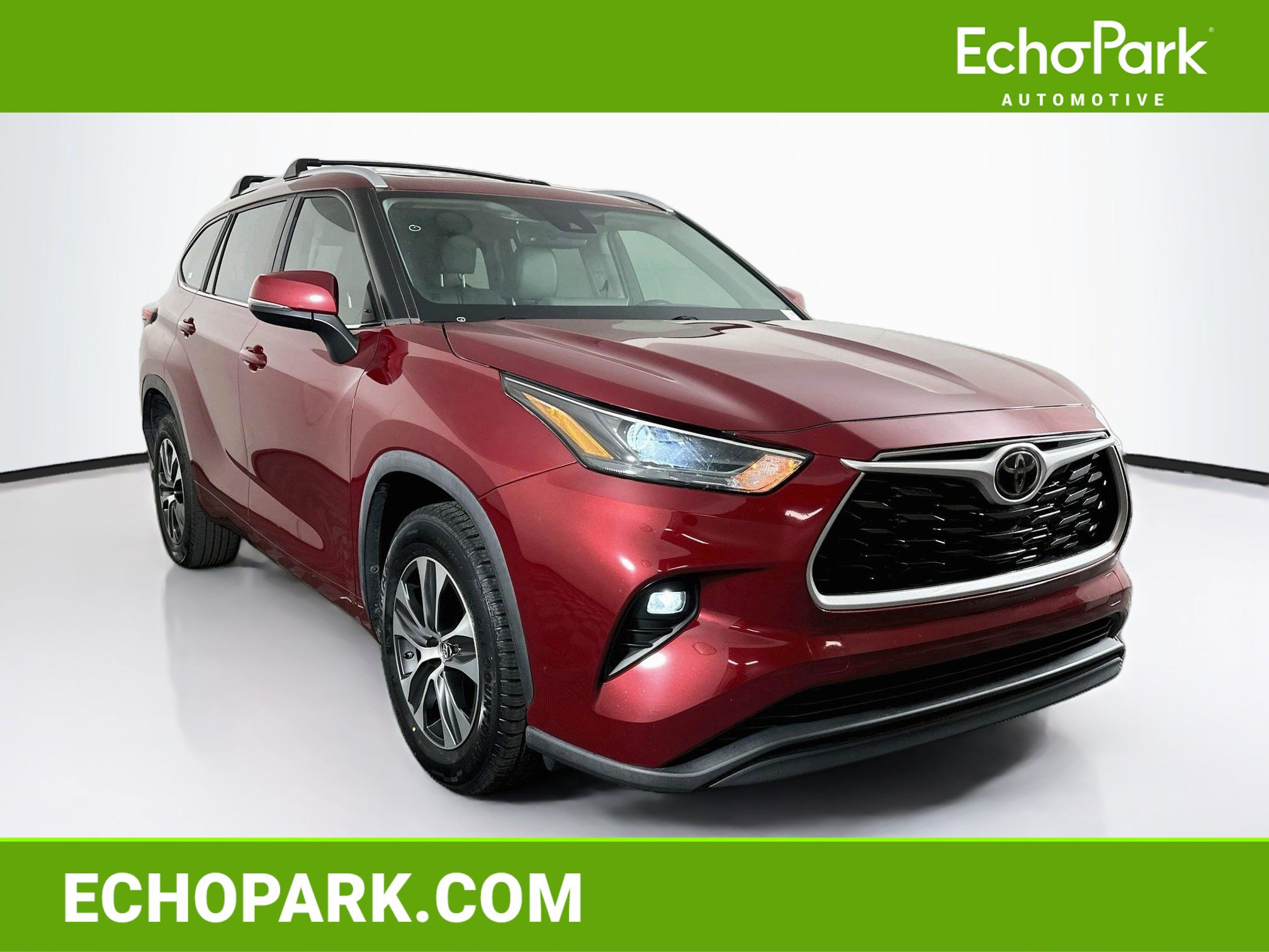 Used 2023 Toyota Highlander XLE FWD image 1