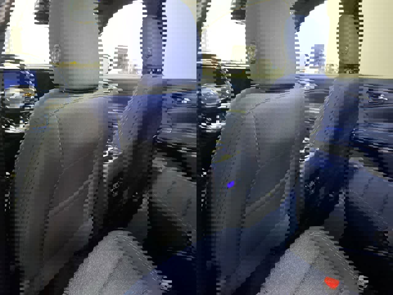 Used 2025 Chevrolet Traverse LT image 25