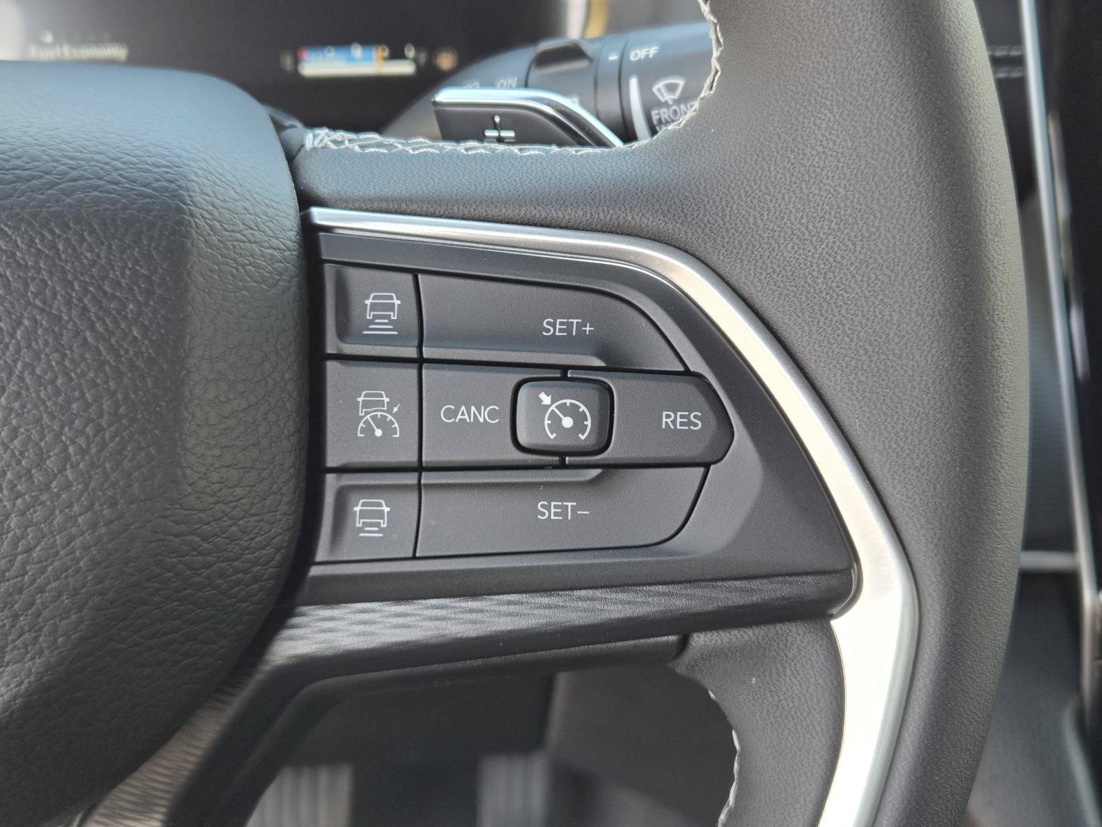 Used 2025 Jeep Grand Cherokee Laredo X RWD image 18