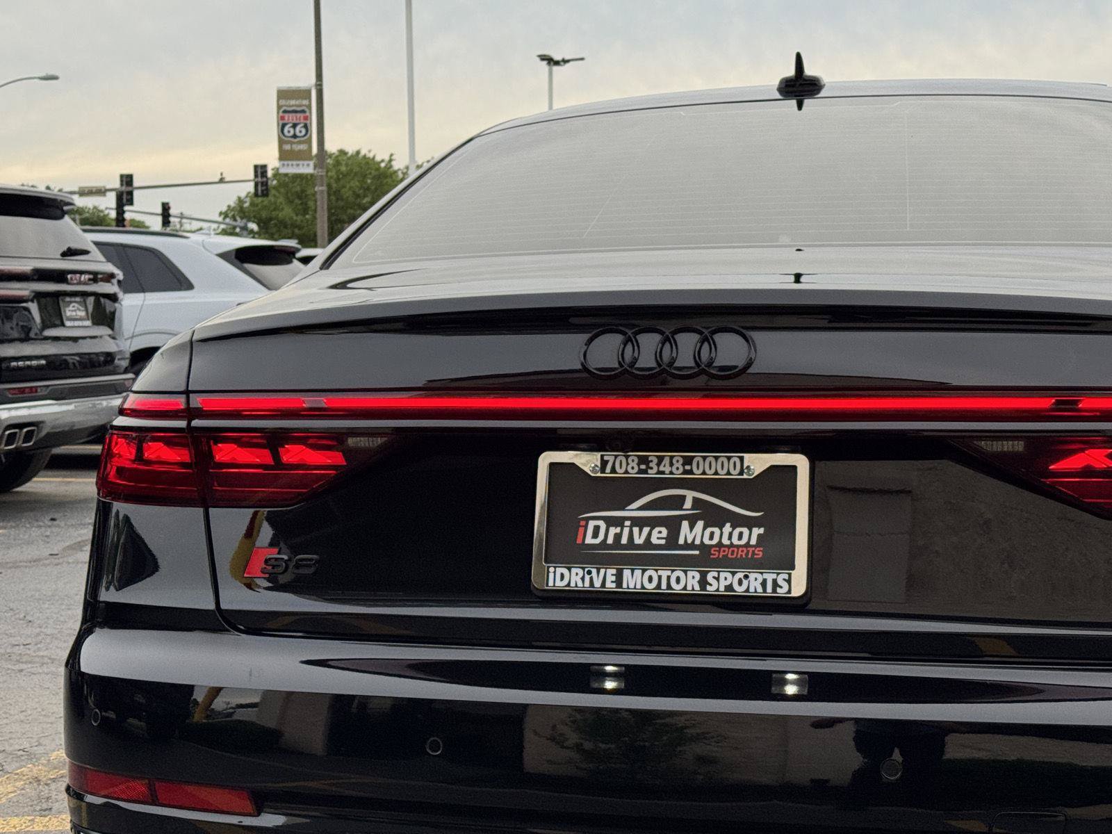 Used 2022 Audi S8 AWD/4WD image 11