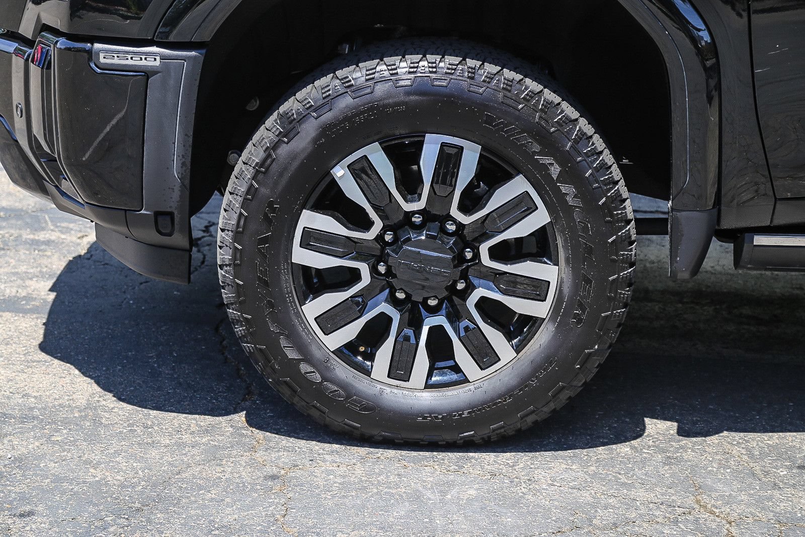 Used 2025 GMC Sierra 2500 Denali Ultimate AWD/4WD image 9