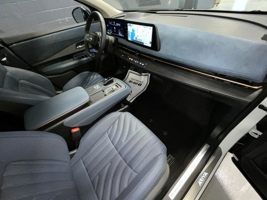 Used 2025 Nissan Ariya Platinum image 13