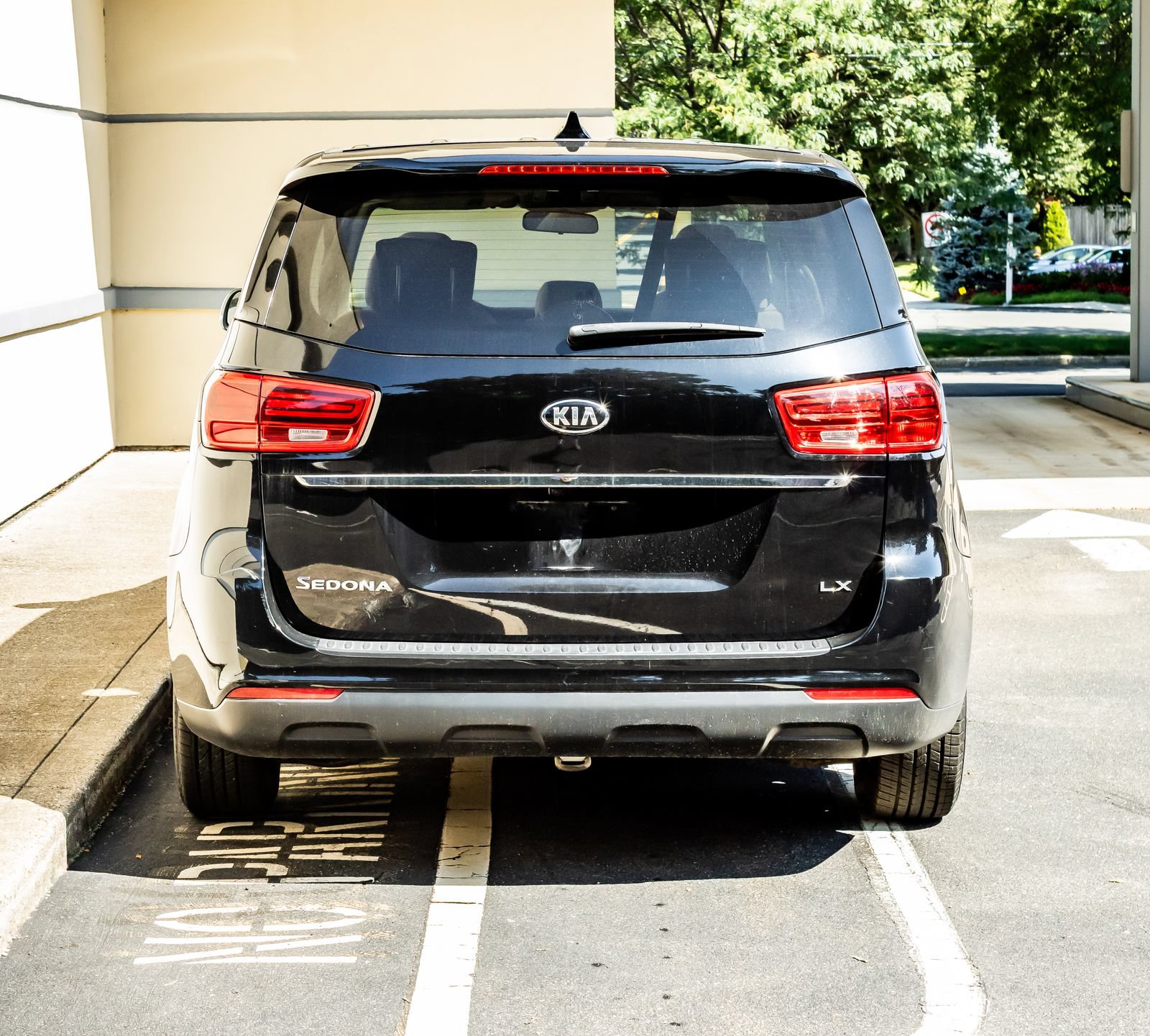 Used 2020 Kia Sedona LX FWD image 6