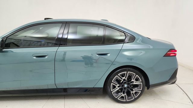 Used 2024 BMW 530i image 11