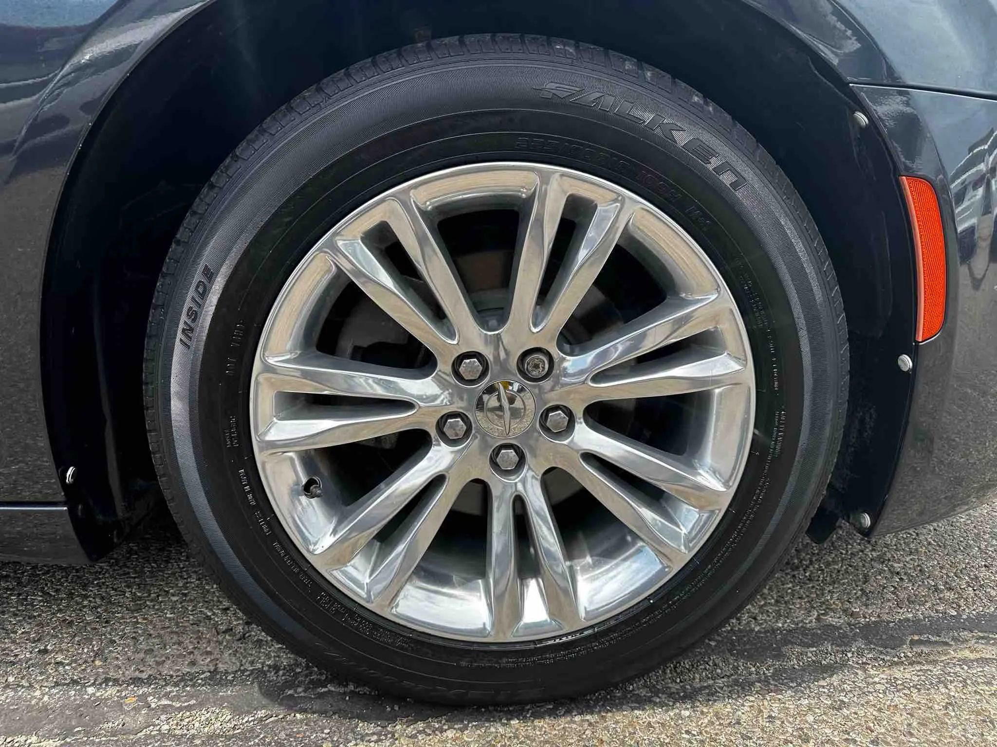 Used 2018 Chrysler 300 Touring w/ Driver Convenience Group image 71