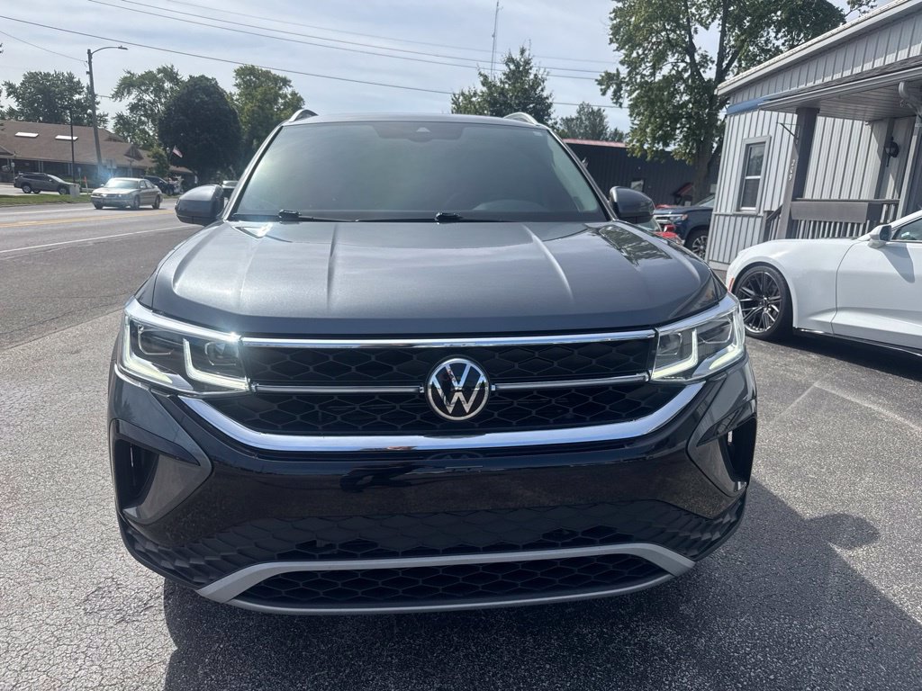 Used 2022 Volkswagen Taos SEL AWD/4WD image 2