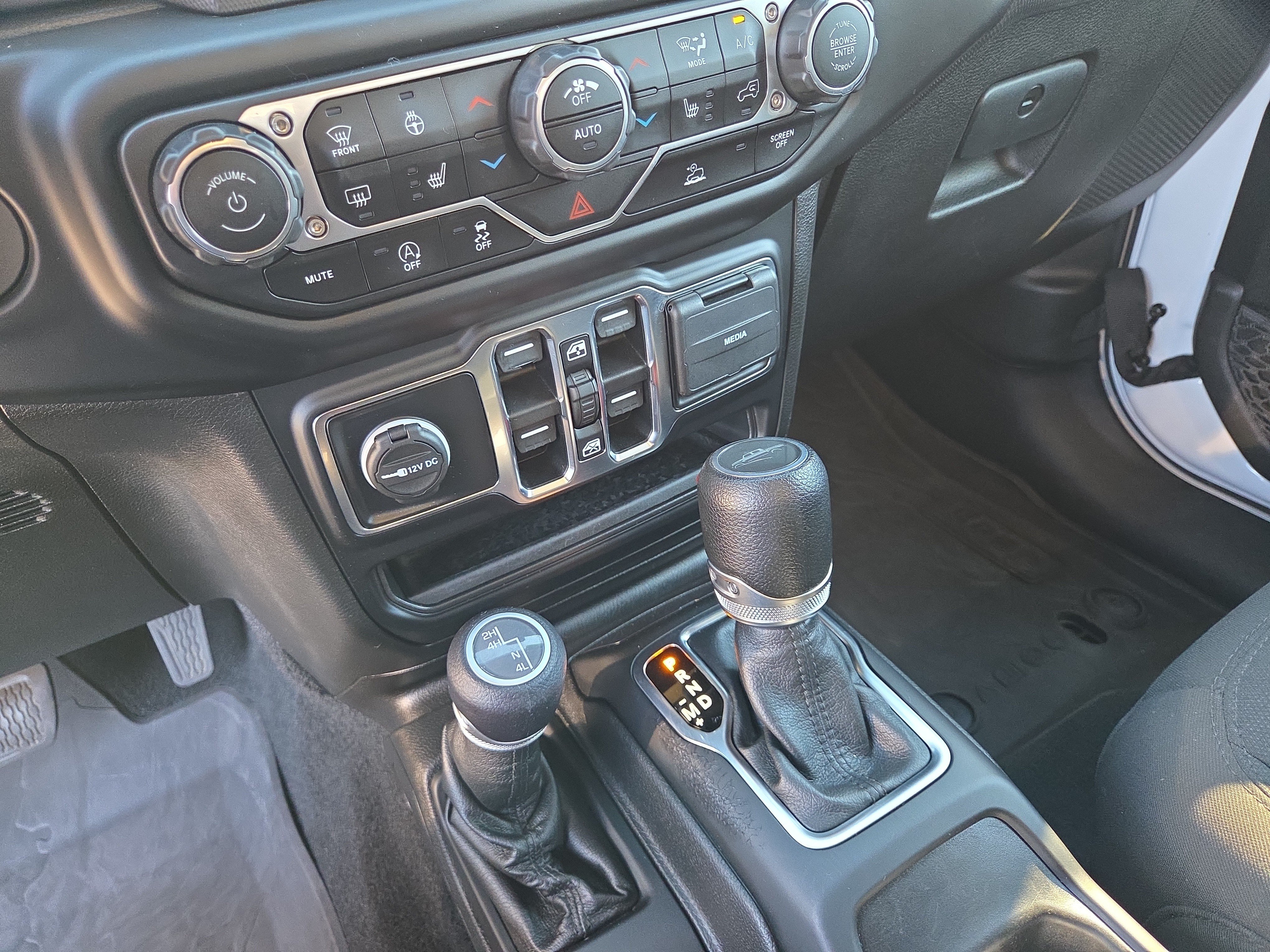Certified 2022 Jeep Gladiator Overland AWD/4WD image 27