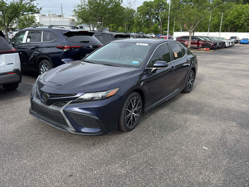 Used 2022 Toyota Camry SE w/ Convenience Package FWD image 9