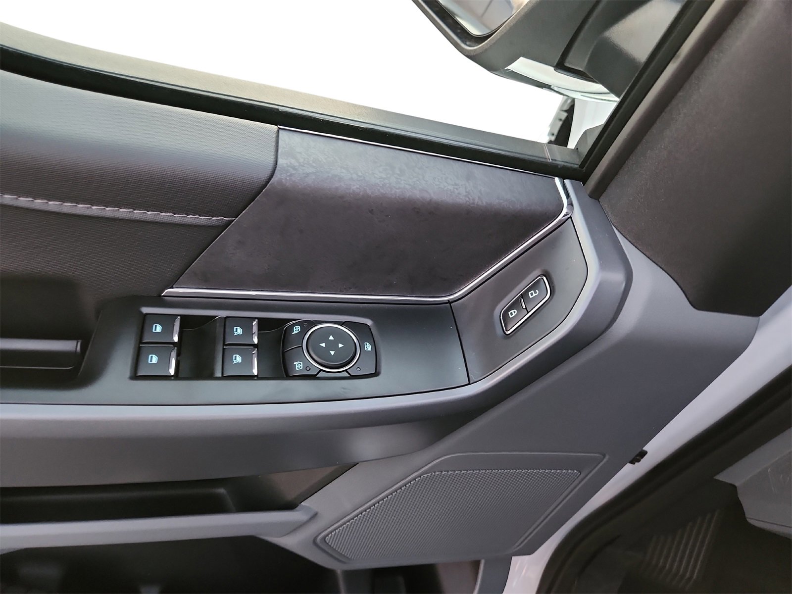 New 2025 Ford F150 XLT w/ Equipment Group 302A MID image 19