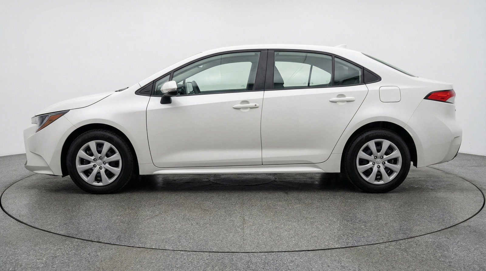 Used 2025 Toyota Corolla LE image 5