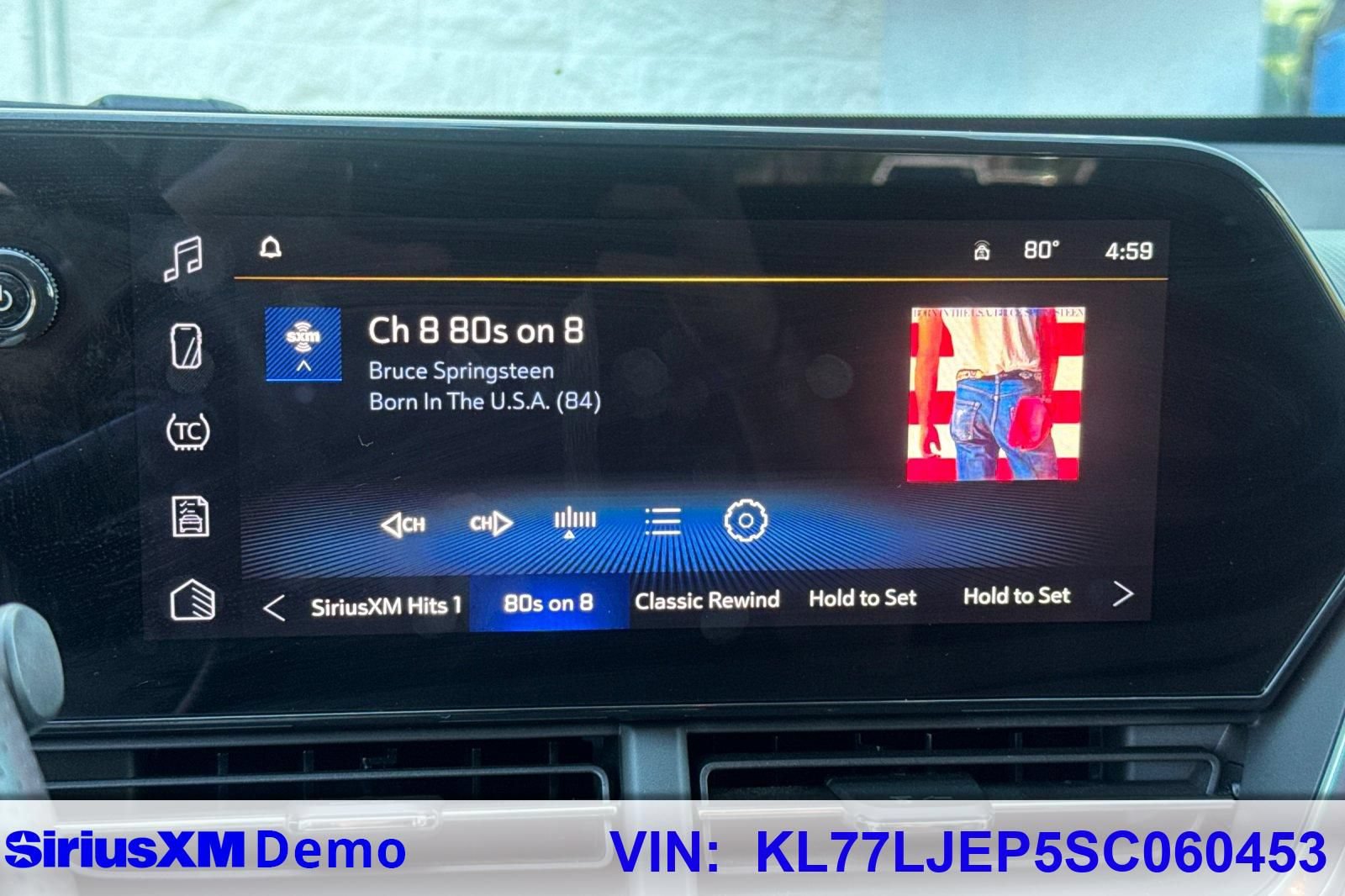 Used 2025 Chevrolet Trax RS FWD image 51