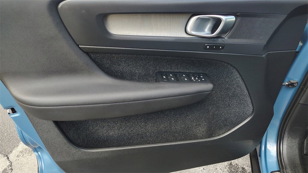 Certified 2023 Volvo XC40 B5 Plus w/ Driver Assist Package image 7