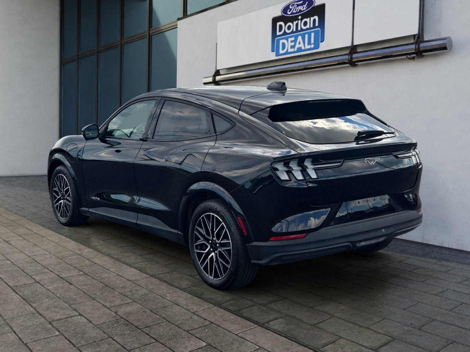 Certified 2025 Ford Mustang Mach-E Premium AWD/4WD image 5