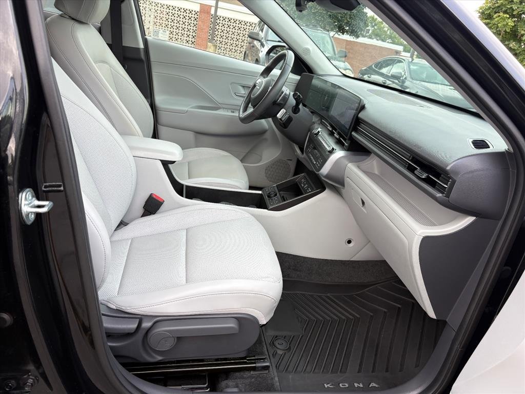 Certified 2025 Hyundai Kona Limited AWD/4WD image 18