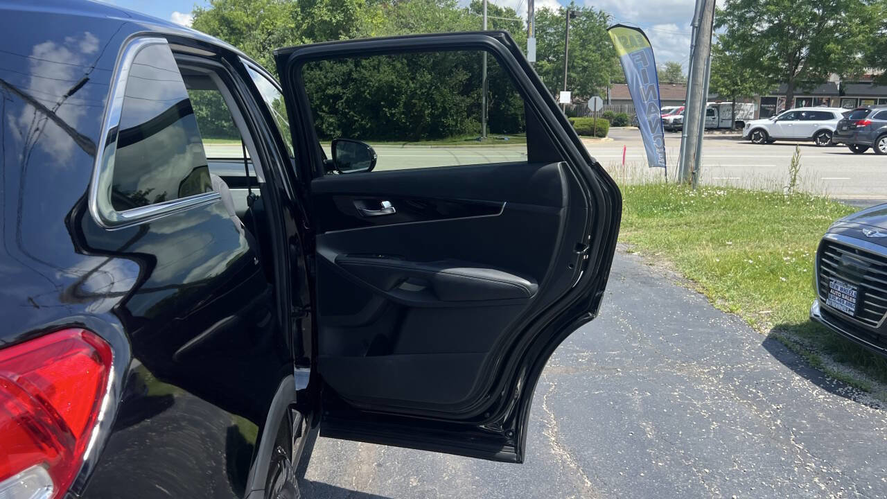 Used 2017 Kia Sorento L image 32